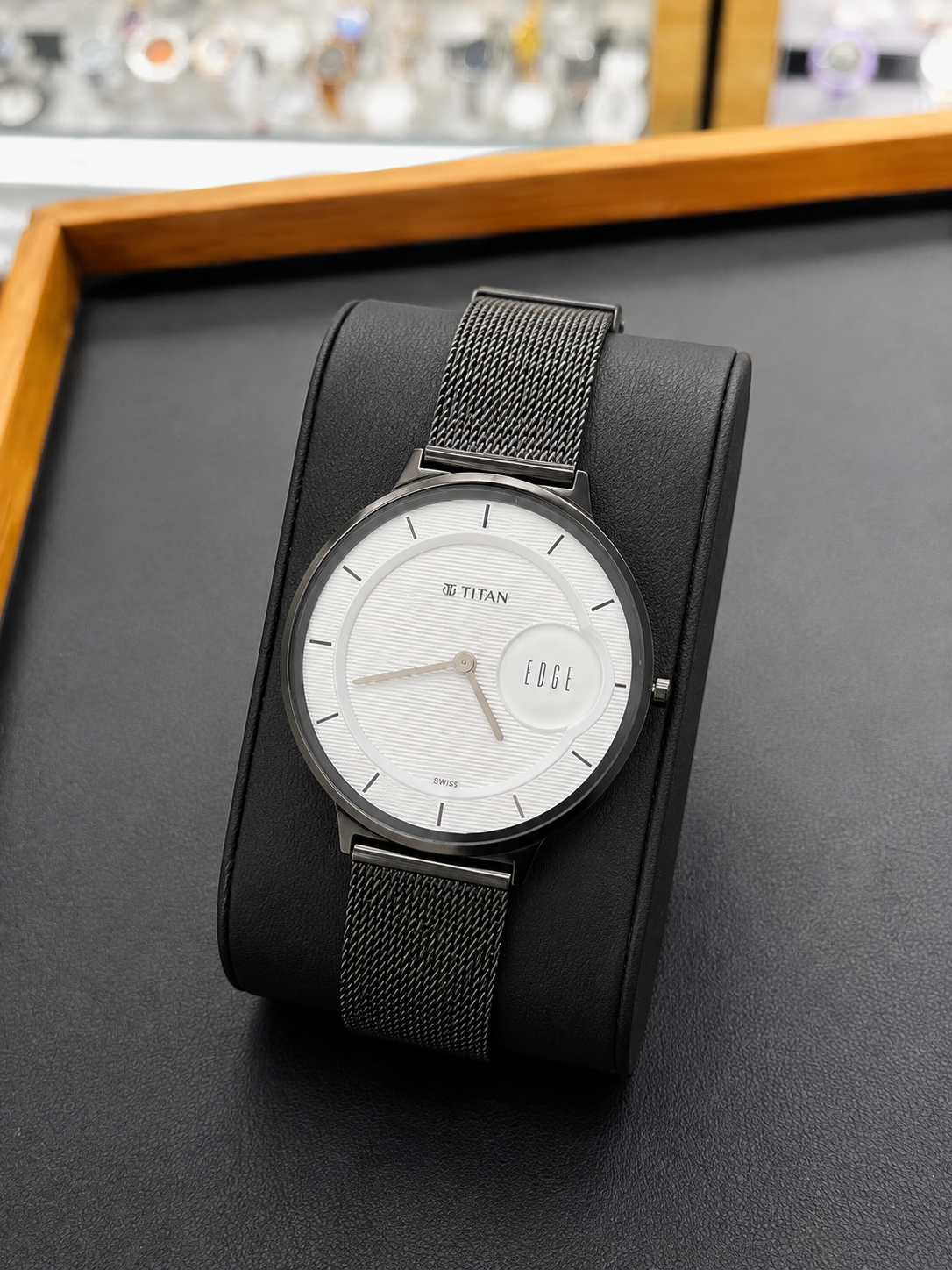 TITAN EDGE Men’s White Dial Black Mesh Watch